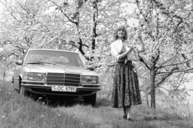 Mercedes-Benz S-Klasse (1978) – Werbefoto mit Dame