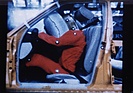 Mercedes Benz S-Klasse (1981) - Phasenfoto - Funktionsweise des Lenkrad-Airbags in Zusammenarbeit mit dem Gurtstraffer