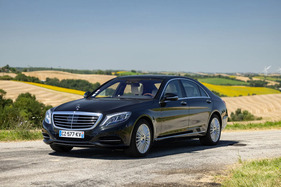 Mercedes-Benz S500 IV (W222) Executive (2013) - Lot 223 an der Artcurial „Automobiles sur les Champs" Versteigerung 2024