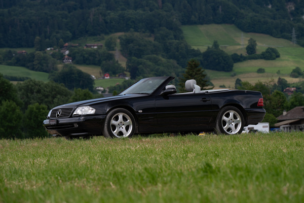 Bild: Mercedes-Benz SL 320 R129 (1999) - als Lot 32 an der Versteigerung "Klassische Automobile & Motorräder" der Oldtimer Galerie in Toffen am 18. Oktober 2025