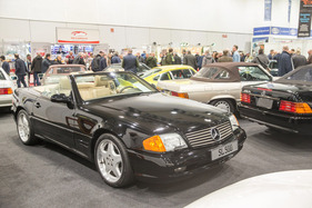 Mercedes-Benz SL 500 (1995) – auf orange Blinker zurückgerüstet – Bremen Classic Motorshow 2024