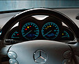 Mercedes-Benz SL 500 (2001) - Blick ins beleuchtete Cockpit