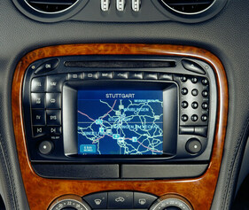 Mercedes-Benz SL 500 (2001) - Command-Navi im R230