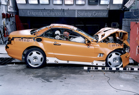 Mercedes-Benz SL 500 (2001) - Frontaufprall-Versuch mit dem R230