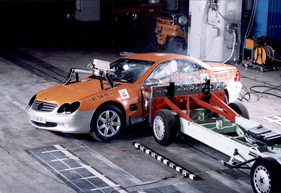 Mercedes-Benz SL 500 (2001) - Seitenaufprall-Versuch mit dem R230
