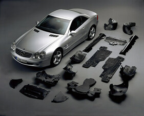 Mercedes-Benz SL 500 (2001) - aufwändiger Materialmix der R230-Karosserie