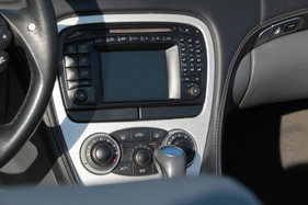 Mercedes-Benz SL 55 AMG (2002) - Command-Navi with a large screen at the time (2002)
