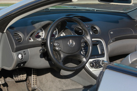 Mercedes-Benz SL 55 AMG (2002) - Interieur mit wertigem Materialmix