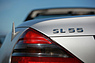 Mercedes-Benz SL 55 AMG (2002) - Typenbezeichnung lässt weder auf den Hubraum noch die Leistung schliessen (© Bruno von Rotz, 2020) Mercedes-Benz SL 55 AMG (2002) - Typenbezeichnung lässt weder auf den Hubraum noch die Leistung schliessen (© Bruno von Rotz, 2020)