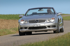 Mercedes-Benz SL 55 AMG (2002) - die AMG-Versionen unterschieden sich optisch vor allem unter dem Kühlergrill von den langsameren Modellen