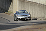 Mercedes-Benz SL 55 AMG (2002) - fällt selbst in einer Betonlandschaft auf (© Simon Kwasny, 2020) Mercedes-Benz SL 55 AMG (2002) - fällt selbst in einer Betonlandschaft auf (© Simon Kwasny, 2020)