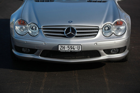 Mercedes-Benz SL 55 AMG (2002) - kraftvoll wirkende Frontgestaltung mit Zweiaugengesicht