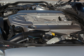 Mercedes-Benz SL 55 AMG (2002) - prall gefüllter Motorraum