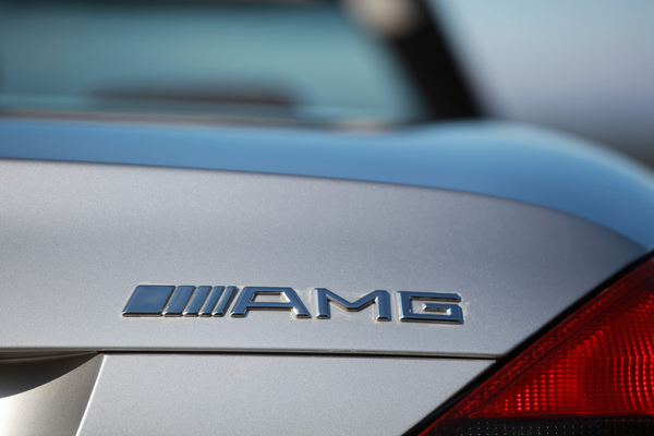 Mercedes-Benz SL 55 AMG (2002) - schön gestalteter AMG-Schriftzug