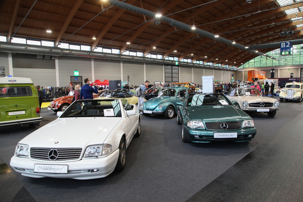 Mercedes-Benz-SL-Auswahl bei Mühlsberghof - Motorworld Classics Bodensee 2022
