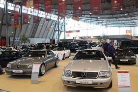 Mercedes-Benz SL500 (1996) - R129 mit 22'628 km auf der Uhr, angeboten für EUR 54'900 - Retro Classics Stuttgart 2020