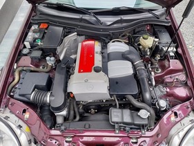 Mercedes-Benz SLK 200 Kompressor (2001) – Zum Vergleich ein Blick in den Motorraum eines vierzylindrigen SLK