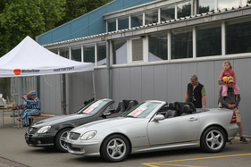 Mercedes-Benz SLK 230 Kompressor (2000) Neben einem 354 PS starken SLK 32 AMG – Swiss Classic World Luzern 2022