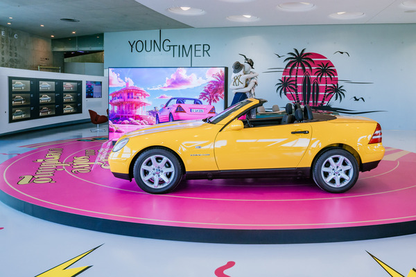 Bild: Mercedes-Benz SLK 230 Kompressor (Baureihe 170) (1997) – Sonderausstellung "Youngtimer" im Mercedes-Benz Museum
