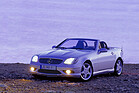 Mercedes-Benz SLK 32 AMG (2001) – Werksfoto in der Dämmerung
