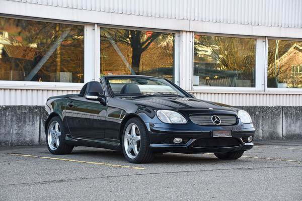 Bild: Mercedes-Benz SLK 32 AMG Kompressor (2001) - als Lot 60 angeboten an der Versteigerung der Oldtimer Galerie Toffen am 22. März 2025