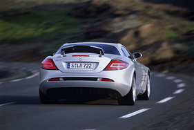 Mercedes-Benz SLR McLaren 722 Edition (2006) - beim Anbremsen stellt sich der Heckspoiler auf