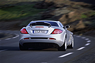 Bild: Mercedes-Benz SLR McLaren 722 Edition (2006) - beim Anbremsen stellt sich der Heckspoiler auf