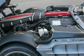 Mercedes-Benz SLR McLaren 722 Edition (2007) - weit hinten montierter V8-Motor mit Kompressor