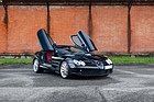 Image: Mercedes-Benz SLR McLaren Coupé (2005) - Lot 120 at the Artcurial "Garden Party in Saint-Tropez" auction 2024