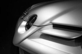 Mercedes-Benz SLR Mclaren ( 2004) - versteigert als Lot 161 an der RM/Sotheby's Auktion in Paris am 3. Februar 2016