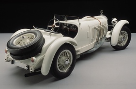Mercedes Benz SSK (1928) - in der Ausführung für Sportwagenrennen mit Windschutzscheibe, Kotflügeln, Scheinwerfern und Ersatzrädern - Teil des Mercedes-Benz-Museums Mercedes Benz SSK (1928) - in der Ausführung für Sportwagenrennen mit Windschutzscheibe, Kotflügeln, Scheinwerfern und Ersatzrädern - Teil des Mercedes-Benz-Museums