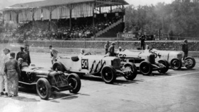 Mercedes Benz SSK (1929) - Start zum Grossen Preis von Monza von 1929 gegen harte Konkurrenz von Maserati