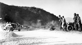 Mercedes-Benz SSK (1931) - Rudolf Caracciola und Wilhelm Sebastian überqueren den Appenin an der Mille Miglia 1931