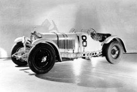 Mercedes Benz SSKL (1931) - gut erkennbar sind die Erleichterungsbohrungen im Chassis Mercedes Benz SSKL (1931) - gut erkennbar sind die Erleichterungsbohrungen im Chassis