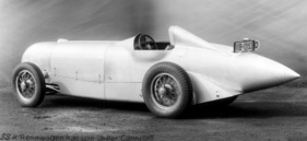 Mercedes-Benz SSKL Stromlinie (1932) – Statt des damals üblichen Karosserieausschnitts hat die "Gurke" eine Ausbuchtung für mehr Ellenbogenfreiheit