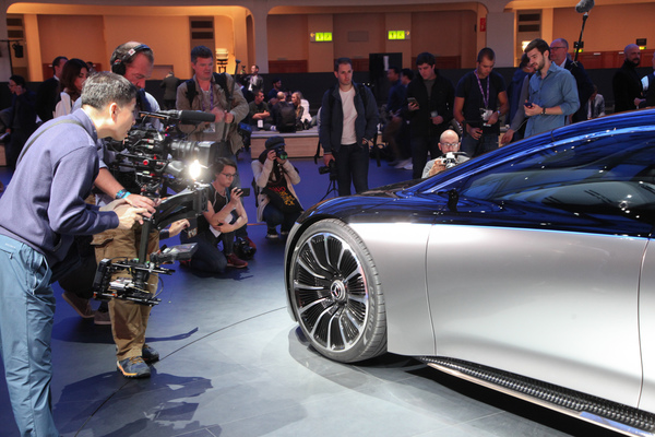 Mercedes-Benz Vision EQS (2019) - viel Interesse für den Prototypen - IAA in Frankfurt 2019