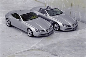 Bild Mercedes-Benz Vision SLR (1999) - die Coupé- und die Roadster-Versionen, beide ohne Sidepipes