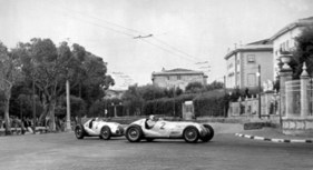 Mercedes-Benz W 125 (1937) - Sieger Rudolf Caracciola (2) und Zweiter Hermann Lang (6) beim Grossen Preis von Italien in LIvorno 1937