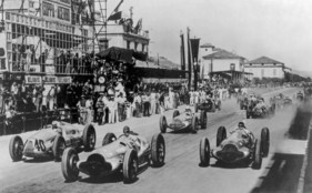 Mercedes-Benz W 154 (1938) - von Brauchitsch (46), vor Lang (40) und Sieger Caracciola (26) bei der Coppa Acerbo in Pescara 1938