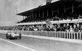 Mercedes-Benz W 154 (1939) - Hermann Lang liegt beim GP von Frankreich in Reims in Führung