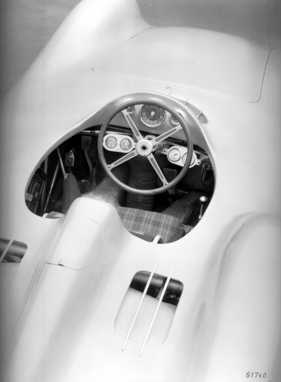Mercedes Benz W 196 (1954) - Blick in das Cockpit des Stromlinien-Renners