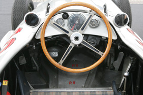 Mercedes Benz W 196 (1954) - Cockpit der Variante mit freistehenden Rädern