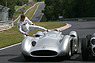 Mercedes Benz W 196 (1954) - Einsteigen - Schritt 2 (© Daniel Reinhard, 2011) Mercedes Benz W 196 (1954) - Einsteigen - Schritt 2 (© Daniel Reinhard, 2011)