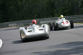 Mercedes Benz W 196 (1954) - Heckansicht der beiden Rennwagenbrüder - deutliche Unterschiede