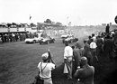 Mercedes Benz W 196 (1954) - Start zum Grossen Preis von Italien am 5. September 1954 - zu sehen sind auch Ascari auf Ferrari und Moss auf Maserati