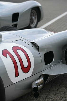 Mercedes Benz W 196 (1954) - das Luftleitblech ob dem Auspuff hatte nur die offene Variante