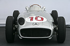 Bild: Mercedes Benz W 196 (1954) - die Monoposto-Variante mit freistehenden Rädern von vorne