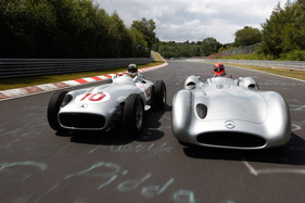 Mercedes Benz W 196 (1954) - sie wirken wie aus verschiedenen Zeitaltern, wurden aber im selben Jahr gebaut