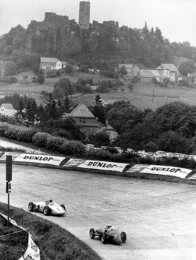Mercedes Benz W 196 R (1954) - Grosser Preis von Europa auf dem Nürburgring am 1. August 1954 - Sieger Fangio (18) liegt vor Gonzales und Hawthorn auf Ferrari