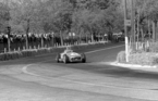 Mercedes Benz W 196 R (1954) - Grosser Preis von Spanien am 24. Okt. 1954 - Überhitzungsprobleme bei Kling (4) - Papierfetzen vor der Kühlöffnung beinträchtigen die Leistungsabgabe